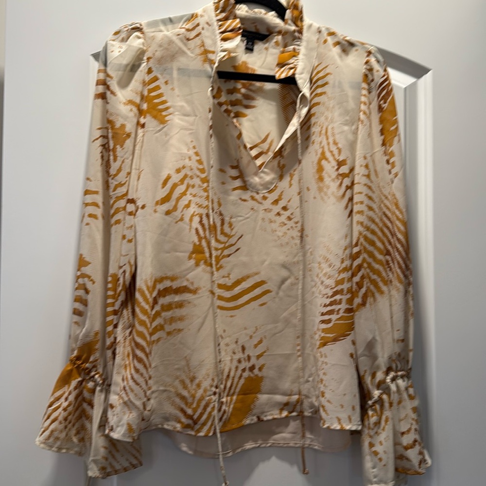 Banana republic Blouse size M Long sleeve,cream & bronze print